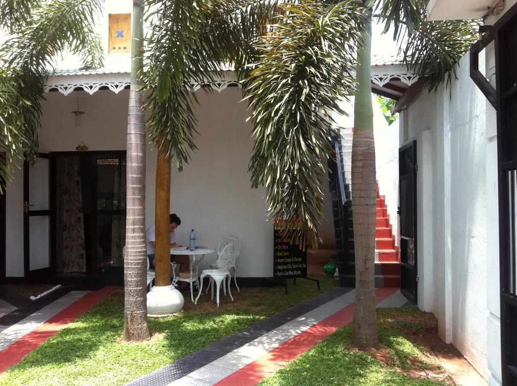 Friends Guesthouse Kudapaduwa Buitenkant foto
